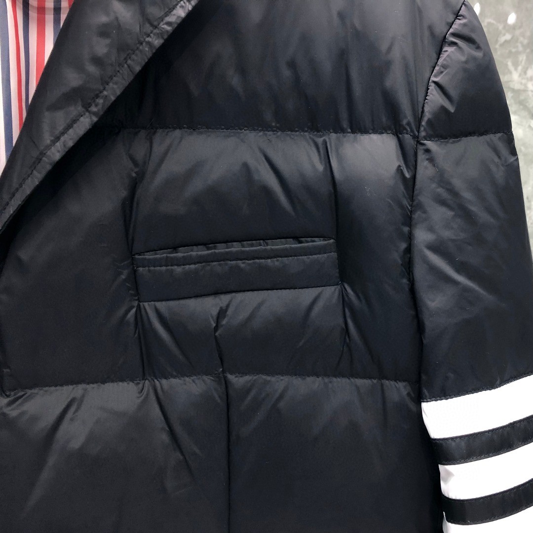 THOM BROWNE 白色四条杠西装羽绒服 外套 夹克 长袖 藏青色 灰色 黑色 MJD060X-05411-035