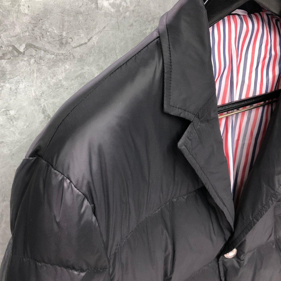 THOM BROWNE 白色四条杠西装羽绒服 外套 夹克 长袖 藏青色 灰色 黑色 MJD060X-05411-035