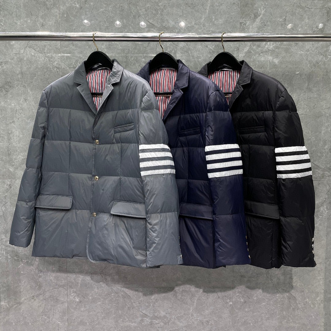 THOM BROWNE 白色四条杠西装羽绒服 外套 夹克 长袖 藏青色 灰色 黑色 MJD060X-05411-035