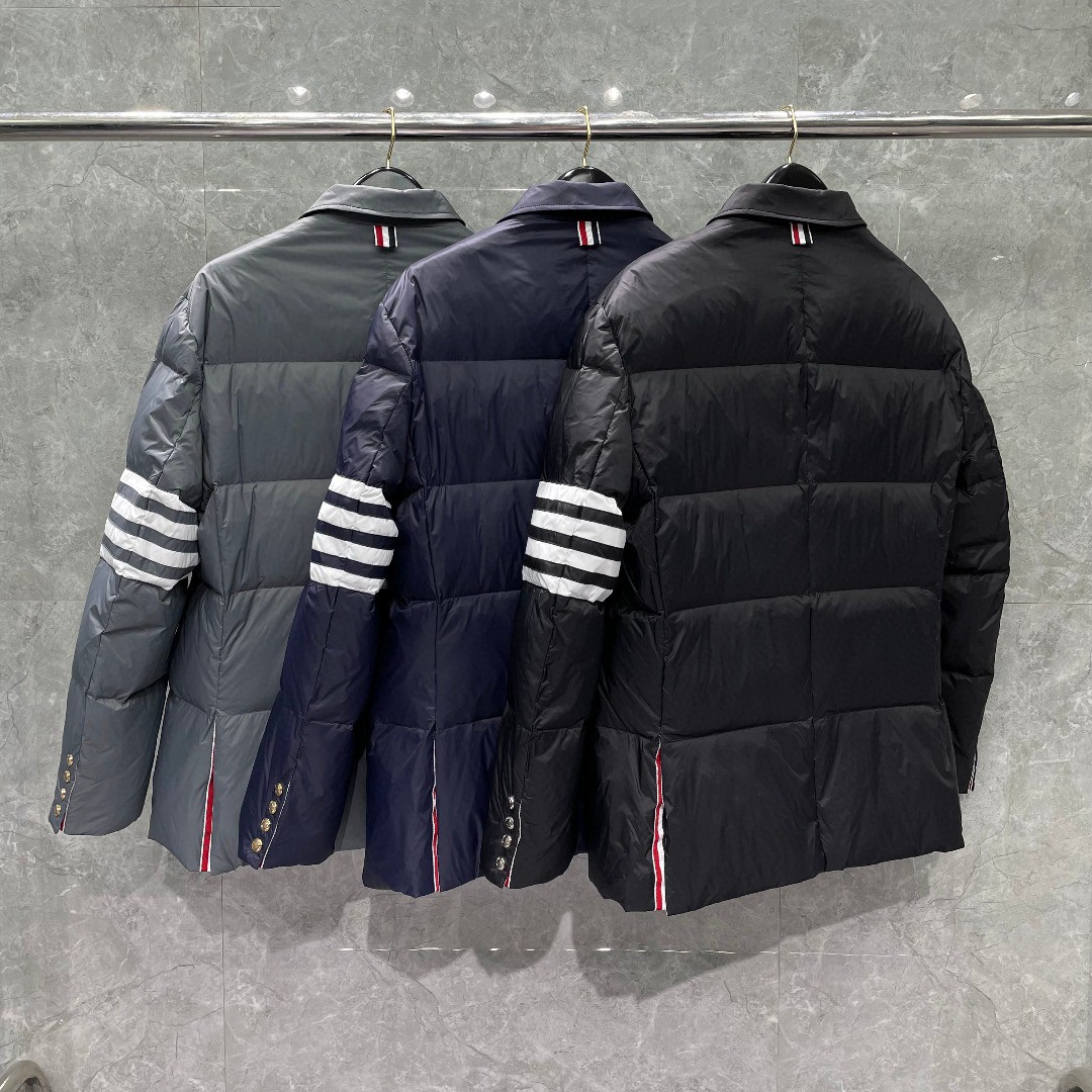 THOM BROWNE 白色四条杠西装羽绒服 外套 夹克 长袖 藏青色 灰色 黑色 MJD060X-05411-035