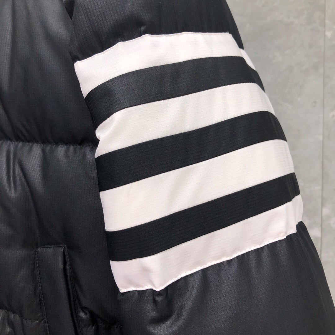 THOM BROWNE 纯色四条杠连帽短款羽绒服 外套 夹克 长袖 女款 白色 黑色 FBD018X-02504-600