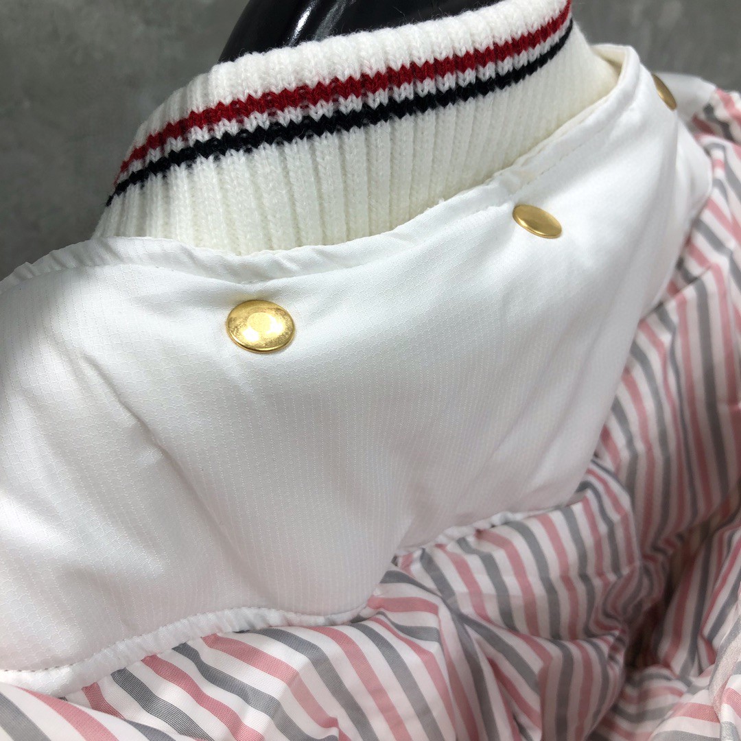 THOM BROWNE 纯色四条杠连帽短款羽绒服 外套 夹克 长袖 女款 白色 黑色 FBD018X-02504-600