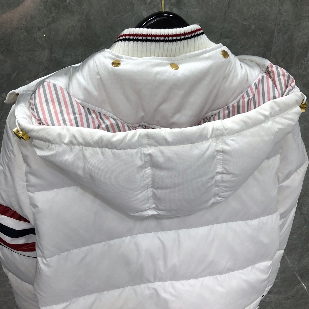 THOM BROWNE 纯色四条杠连帽短款羽绒服 外套 夹克 长袖 女款 白色 黑色 FBD018X-02504-600
