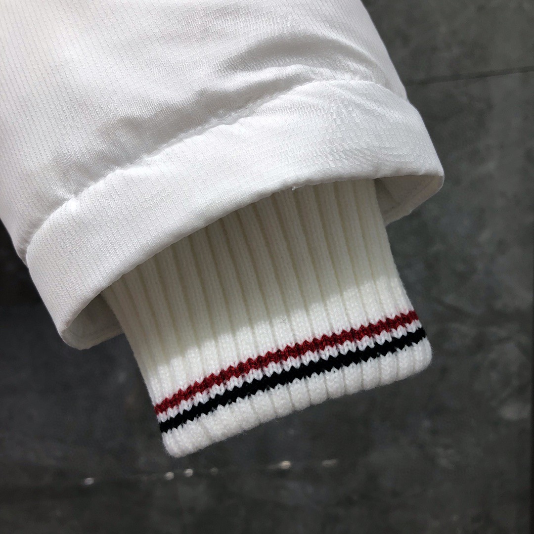 THOM BROWNE 纯色四条杠连帽短款羽绒服 外套 夹克 长袖 女款 白色 黑色 FBD018X-02504-600