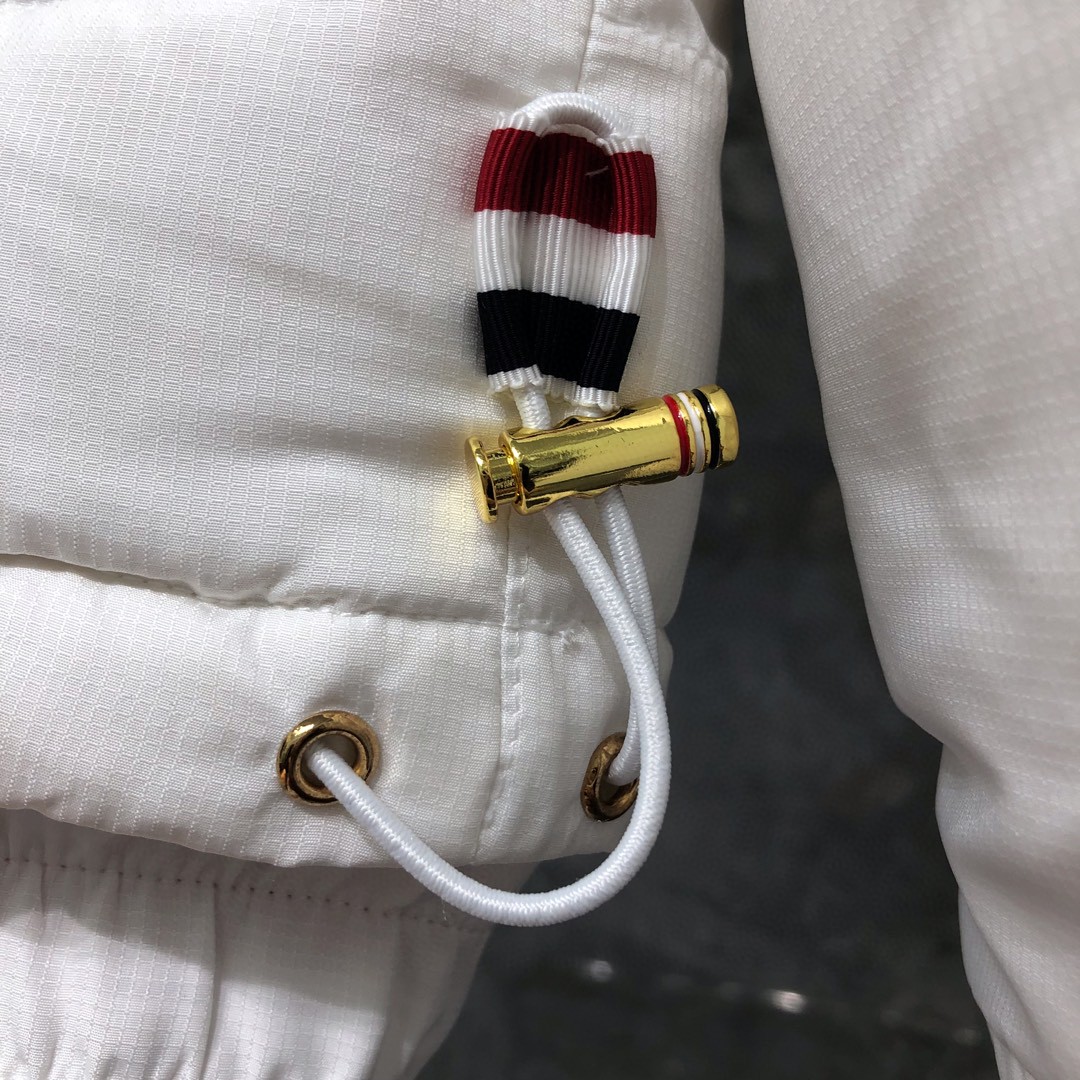 THOM BROWNE 纯色四条杠连帽短款羽绒服 外套 夹克 长袖 女款 白色 黑色 FBD018X-02504-600