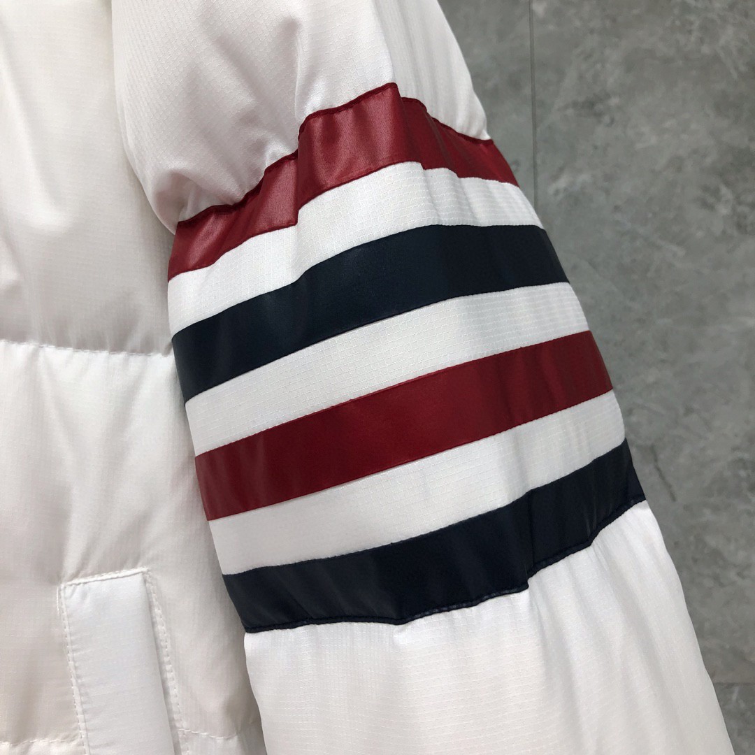THOM BROWNE 纯色四条杠连帽短款羽绒服 外套 夹克 长袖 女款 白色 黑色 FBD018X-02504-600