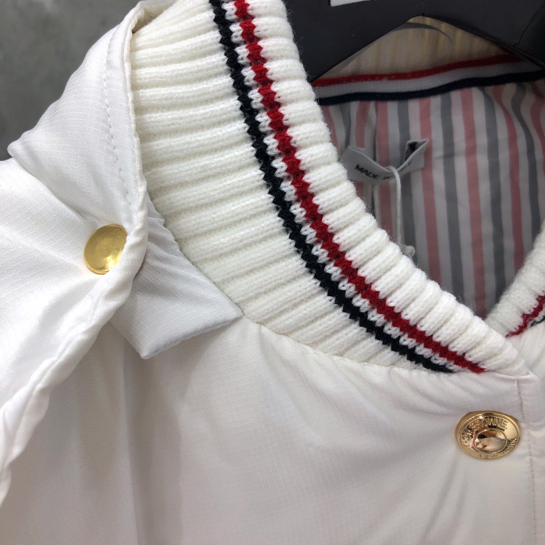 THOM BROWNE 纯色四条杠连帽短款羽绒服 外套 夹克 长袖 女款 白色 黑色 FBD018X-02504-600