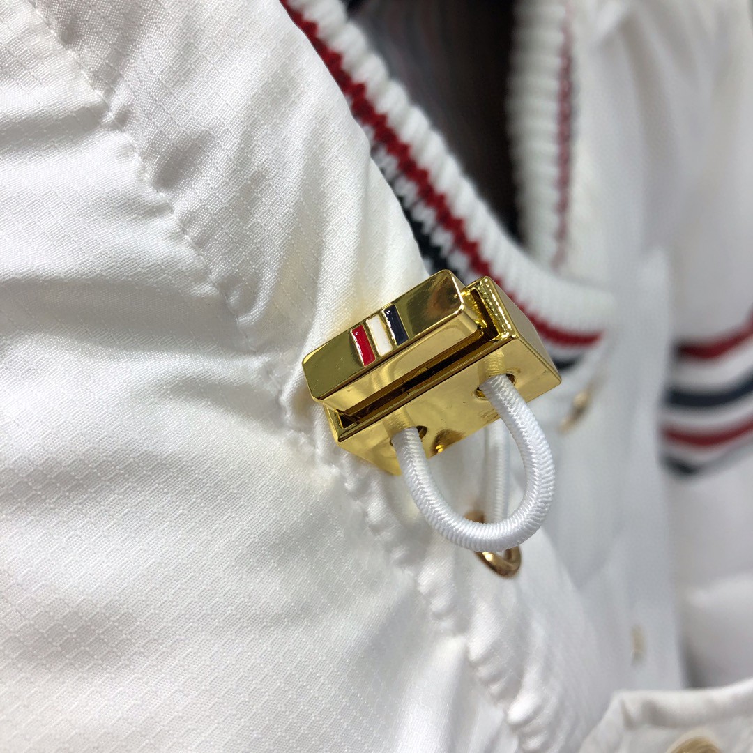 THOM BROWNE 纯色四条杠连帽短款羽绒服 外套 夹克 长袖 女款 白色 黑色 FBD018X-02504-600