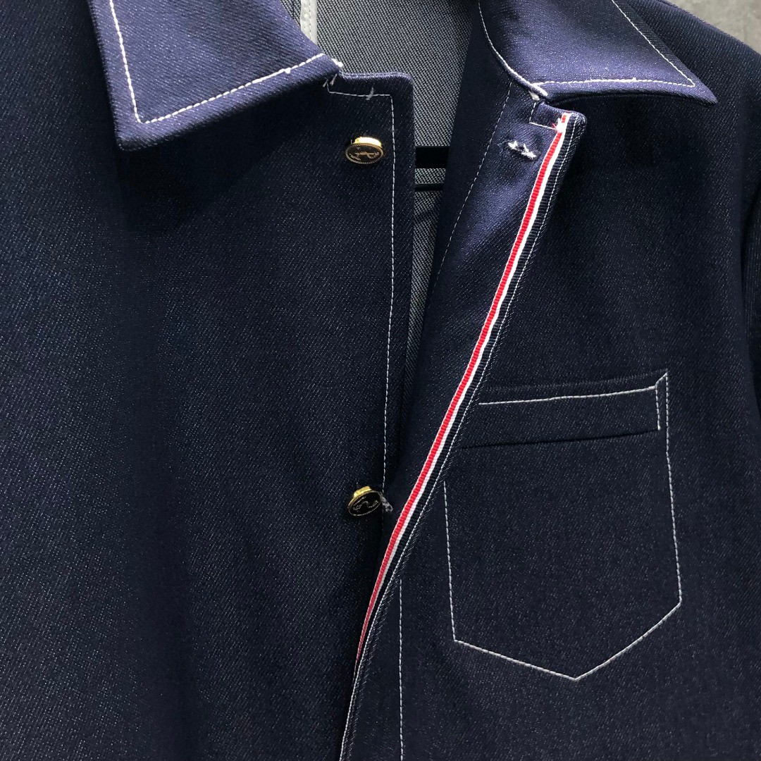 THOM BROWNE 纯色多口袋明线牛仔外套 夹克 长袖 浅蓝色 深蓝色M MJU555A-F0164-415