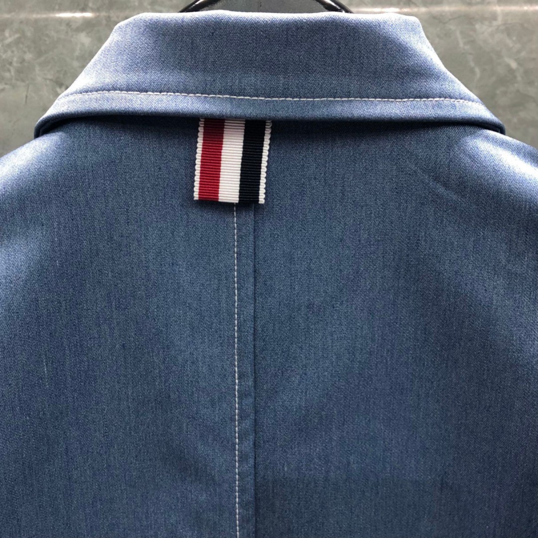 THOM BROWNE 纯色多口袋明线牛仔外套 夹克 长袖 浅蓝色 深蓝色M MJU555A-F0164-415