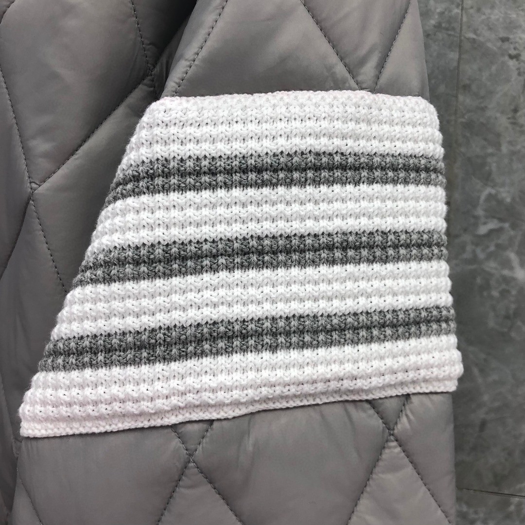 THOM BROWNE 白色四条杠高领菱格纹棉服 外套 长袖 保暖 灰色 黑色