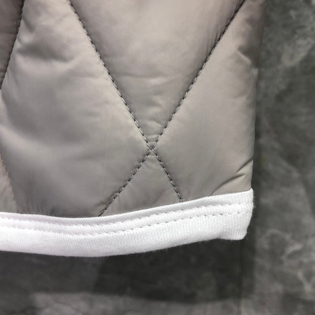 THOM BROWNE 白色四条杠高领菱格纹棉服 外套 长袖 保暖 灰色 黑色