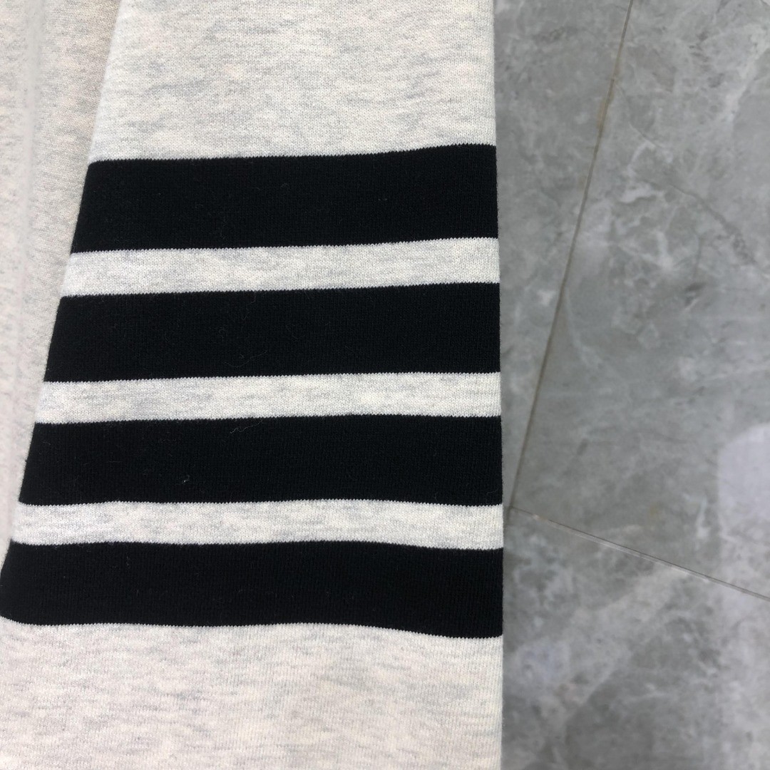 THOM BROWNE 经典四条纹圆领卫衣 套头 长袖 花灰色