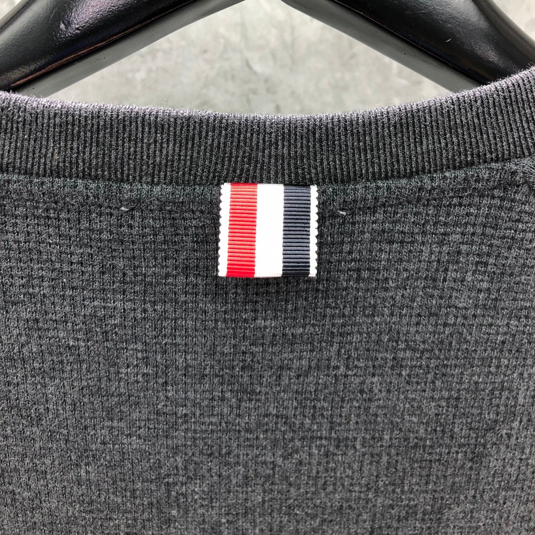 THOM BROWNE 经典四条纹圆领卫衣 套头 长袖 深灰色 MJT205A-06452-015