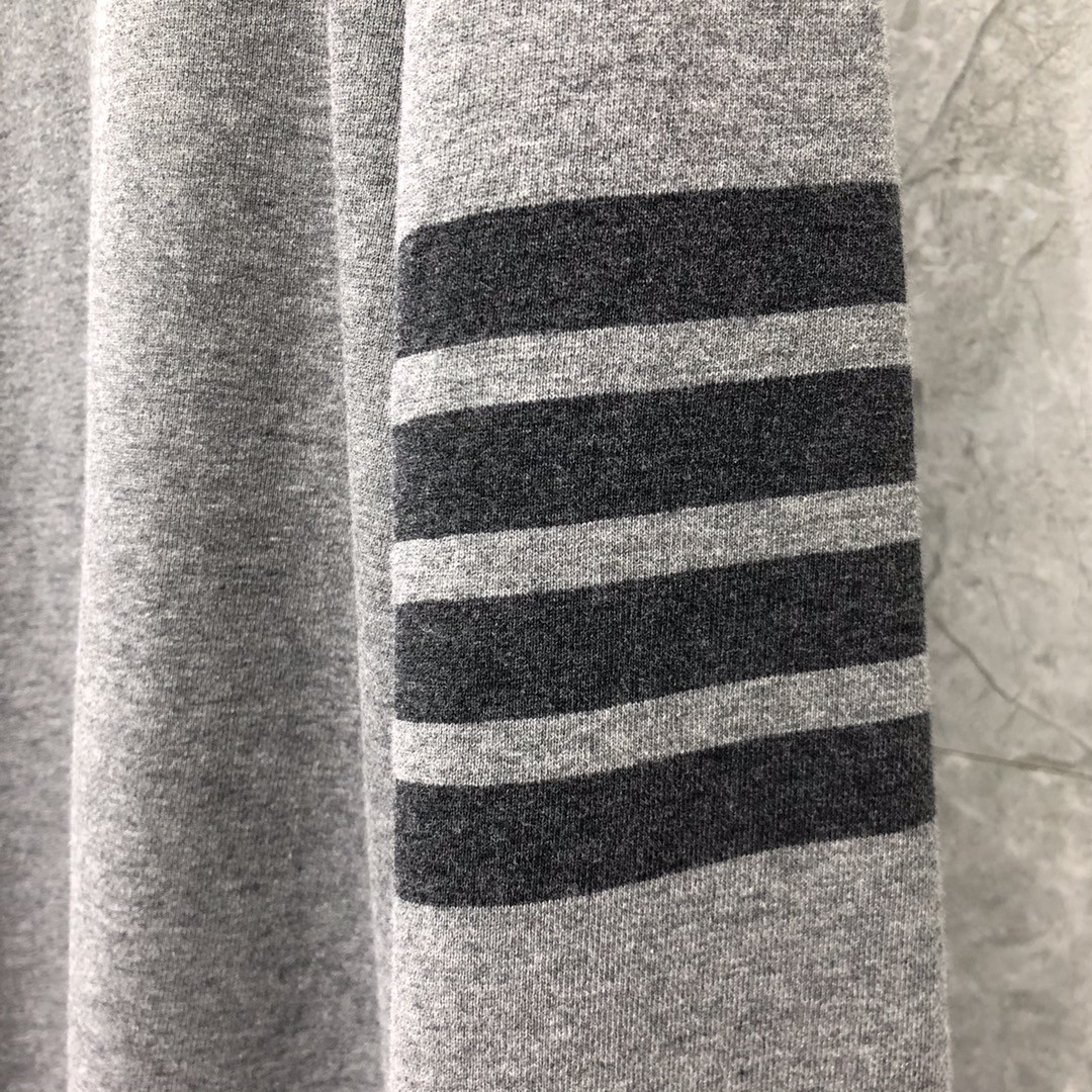 THOM BROWNE 经典袖子四条纹圆领卫衣 长袖 灰色 藏青色 