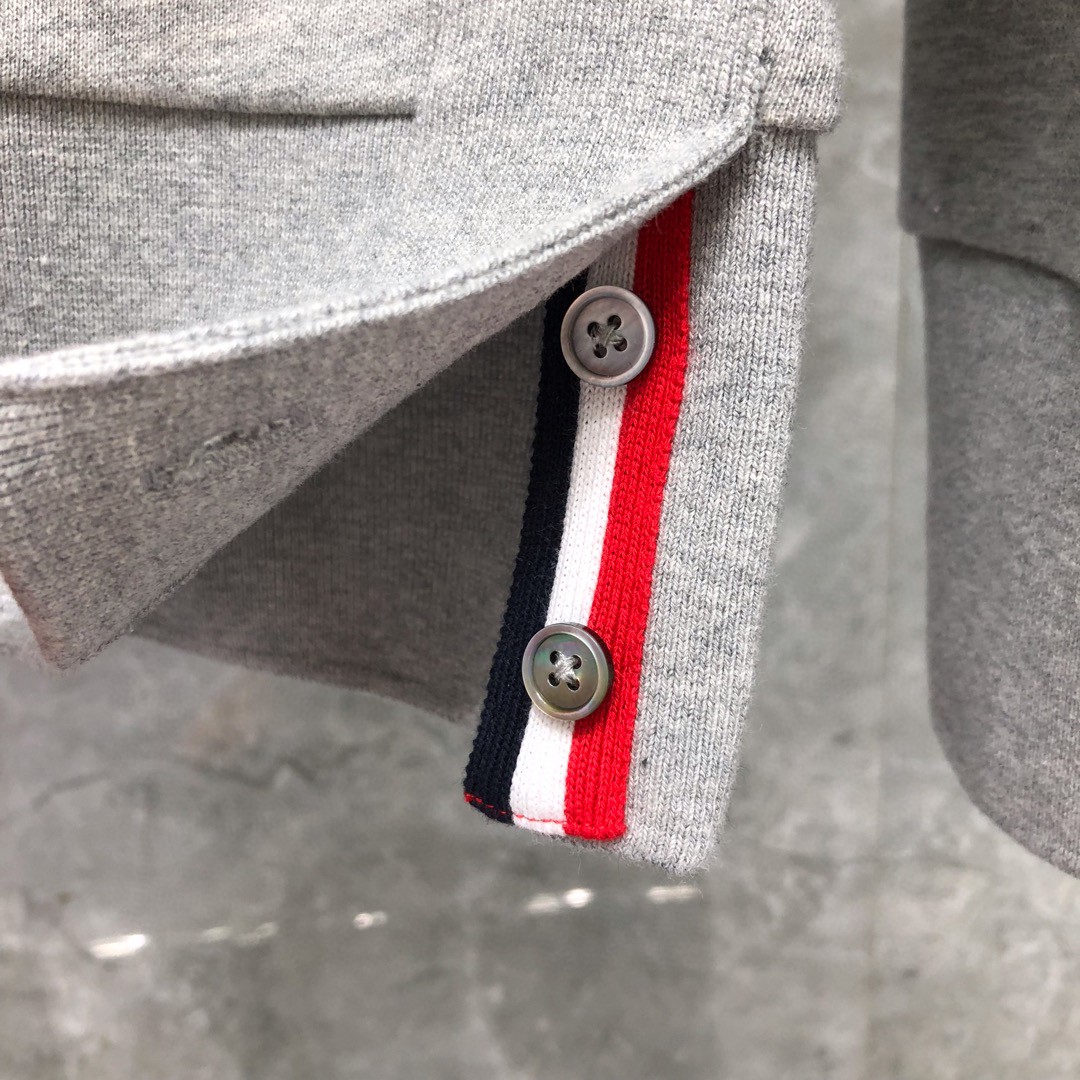 THOM BROWNE 经典袖子四条纹圆领卫衣 套头 长袖 浅灰色 藏青色 黑色 深灰色