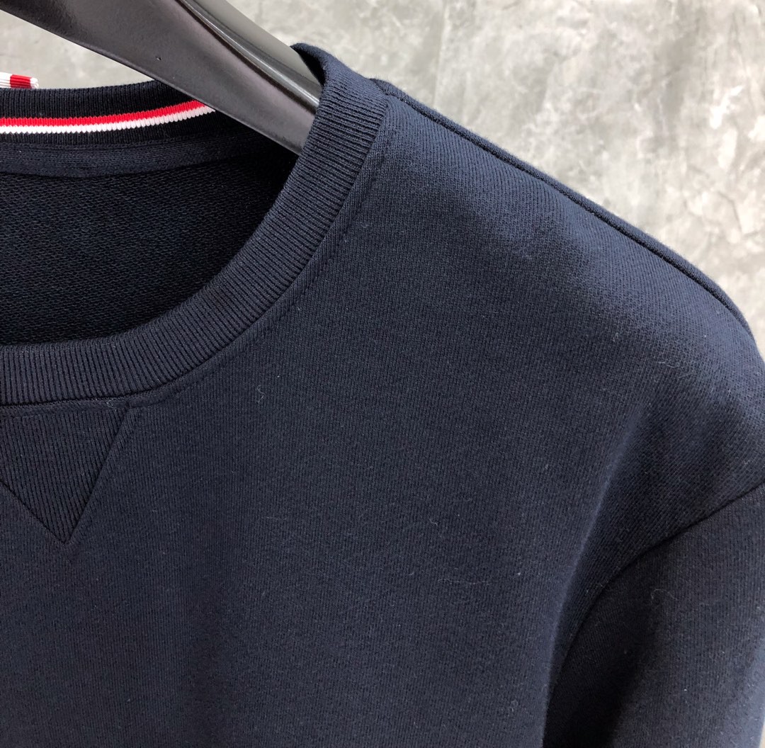 THOM BROWNE 经典袖子四条纹圆领卫衣 套头 长袖 浅灰色 藏青色 黑色 深灰色