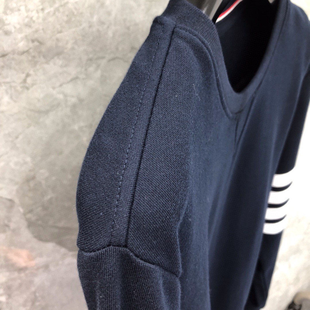 THOM BROWNE 经典袖子四条纹圆领卫衣 套头 长袖 浅灰色 藏青色 黑色 深灰色