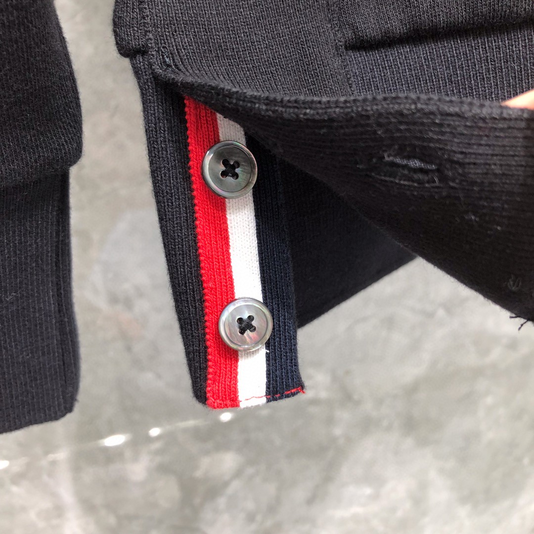 THOM BROWNE 经典袖子四条纹圆领卫衣 套头 长袖 浅灰色 藏青色 黑色 深灰色