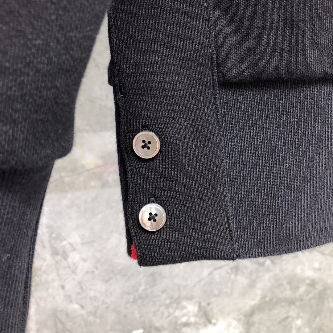 THOM BROWNE 经典袖子四条纹圆领卫衣 套头 长袖 浅灰色 藏青色 黑色 深灰色