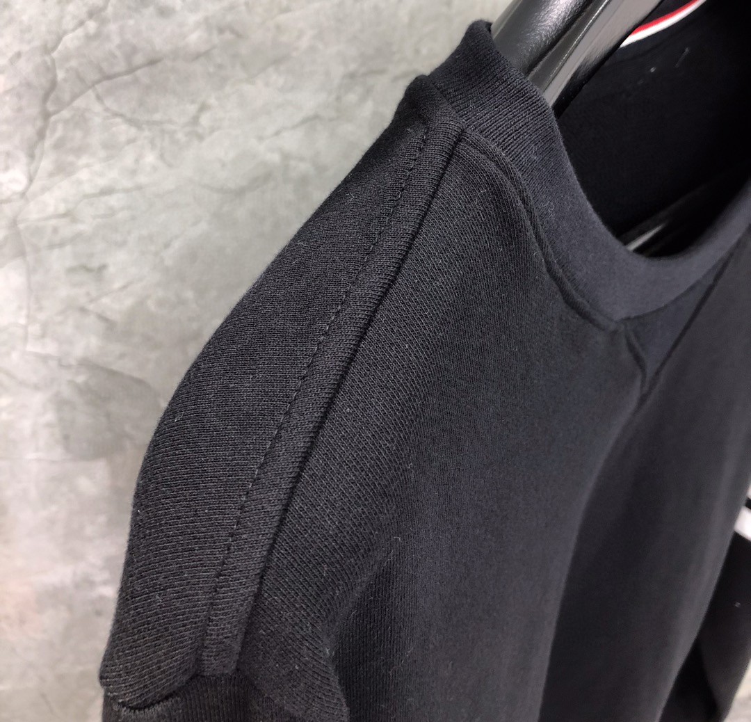 THOM BROWNE 经典袖子四条纹圆领卫衣 套头 长袖 浅灰色 藏青色 黑色 深灰色