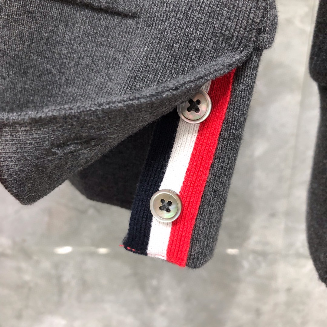 THOM BROWNE 经典袖子四条纹圆领卫衣 套头 长袖 浅灰色 藏青色 黑色 深灰色