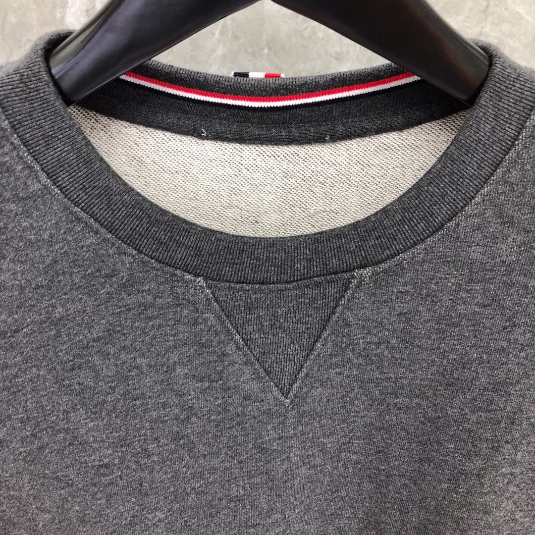 THOM BROWNE 经典袖子四条纹圆领卫衣 套头 长袖 浅灰色 藏青色 黑色 深灰色