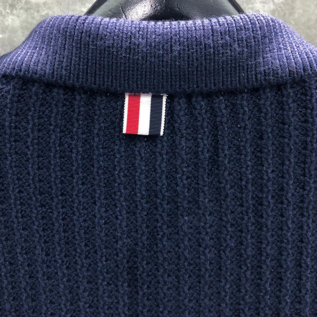 THOM BROWNE 经典袖子白色四条纹单排扣毛衣 针织衫 长袖 灰色 藏青色 