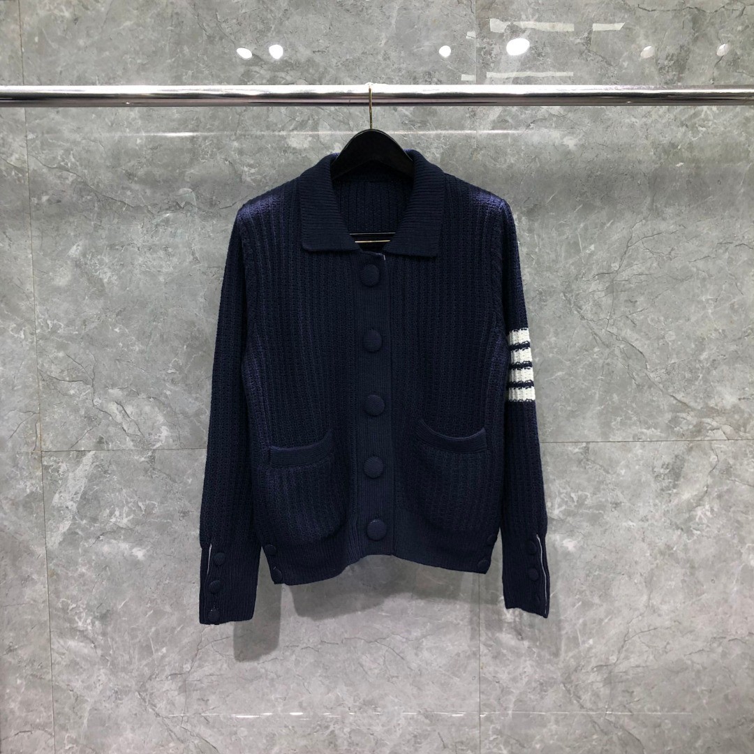 THOM BROWNE 经典袖子白色四条纹单排扣毛衣 针织衫 长袖 灰色 藏青色 