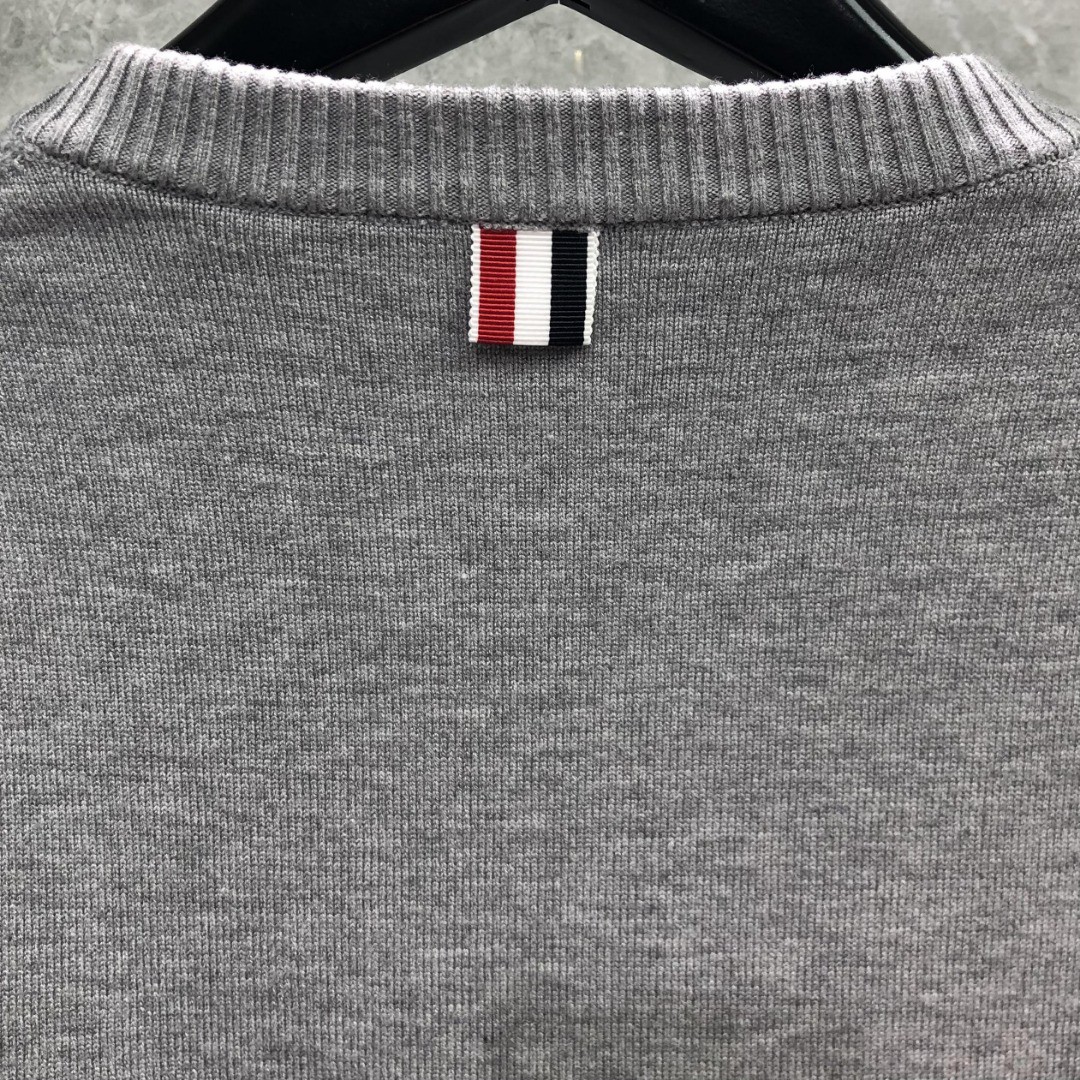 THOM BROWNE 经典袖子白色四条纹小狗嵌花图案毛衣 针织衫 长袖 灰色 藏青色 白色 MKA486A-Y1002-055