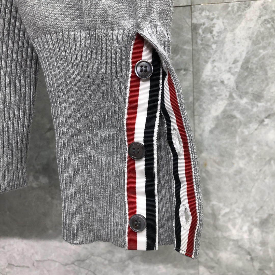 THOM BROWNE 经典袖子白色四条纹小狗嵌花图案毛衣 针织衫 长袖 灰色 藏青色 白色 MKA486A-Y1002-055
