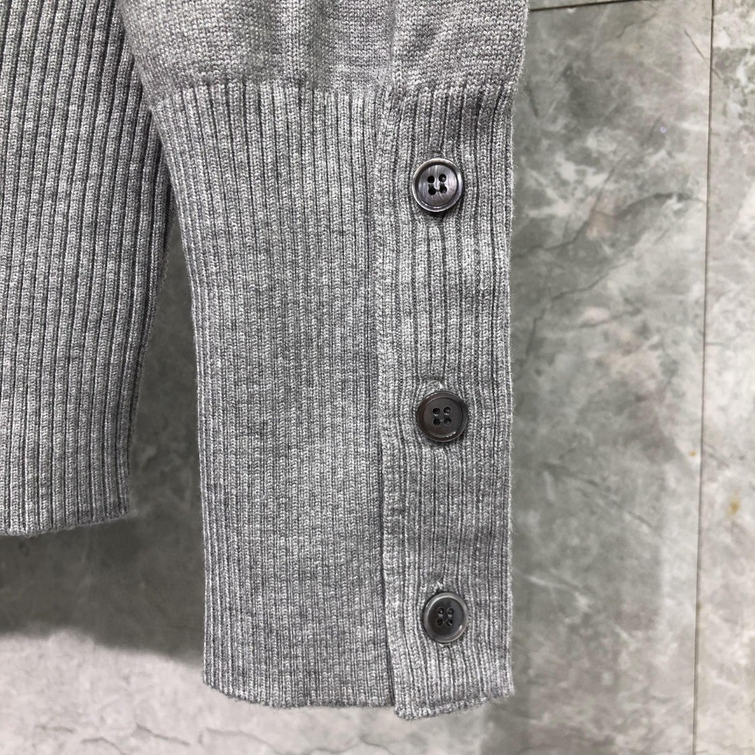 THOM BROWNE 经典袖子白色四条纹小狗嵌花图案毛衣 针织衫 长袖 灰色 藏青色 白色 MKA486A-Y1002-055