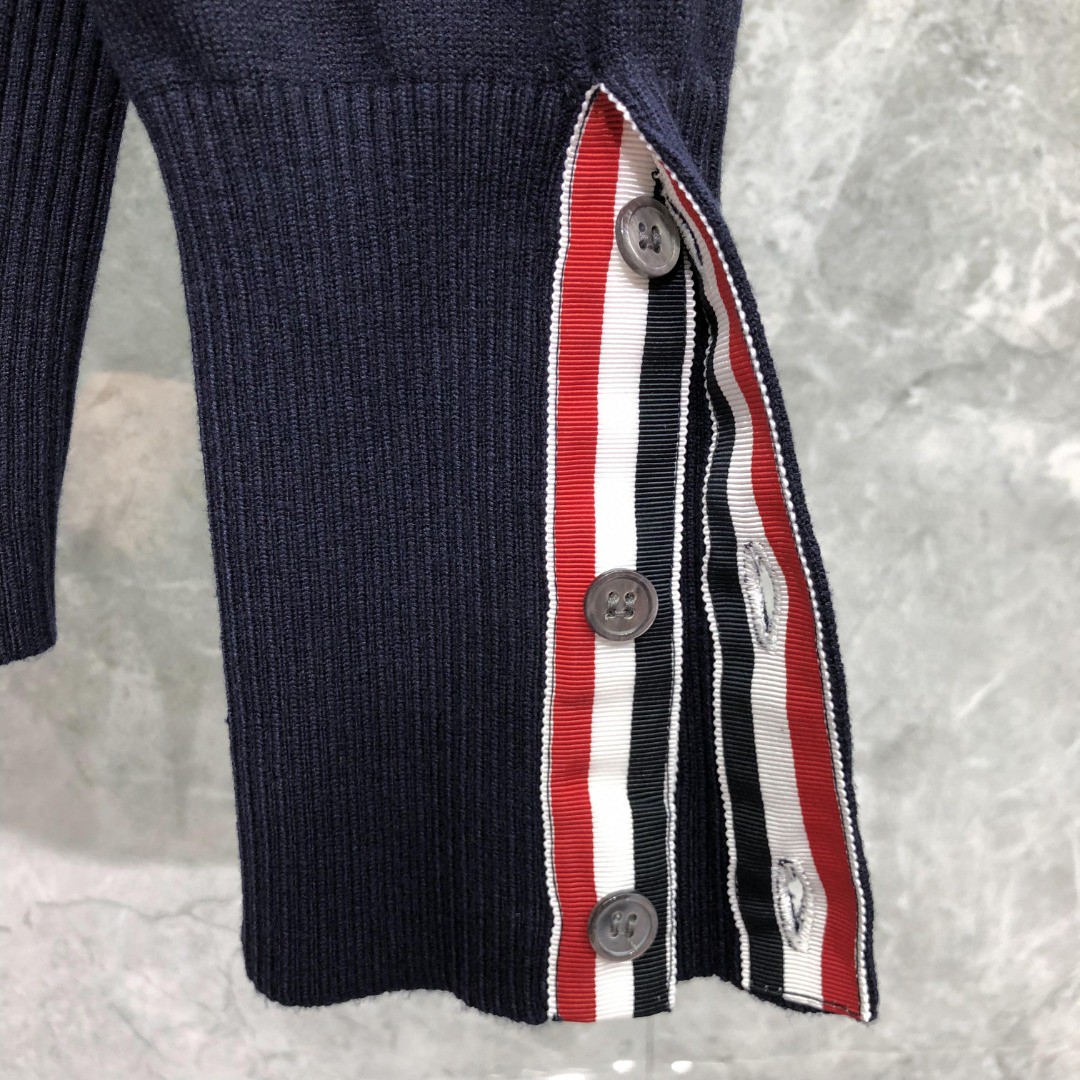 THOM BROWNE 经典袖子白色四条纹小狗嵌花图案毛衣 针织衫 长袖 灰色 藏青色 白色 MKA486A-Y1002-055