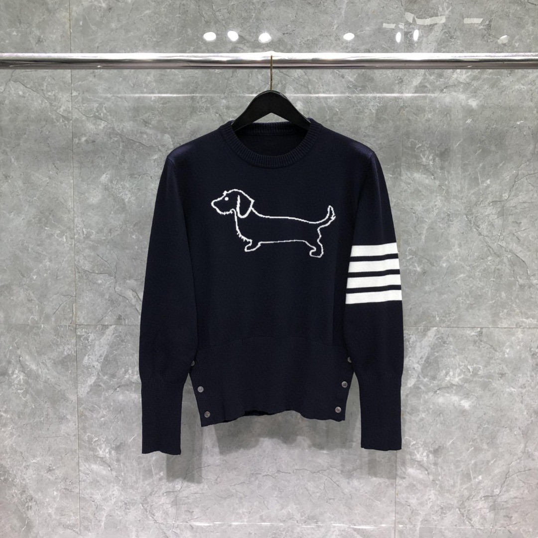 THOM BROWNE 经典袖子白色四条纹小狗嵌花图案毛衣 针织衫 长袖 灰色 藏青色 白色 MKA486A-Y1002-055