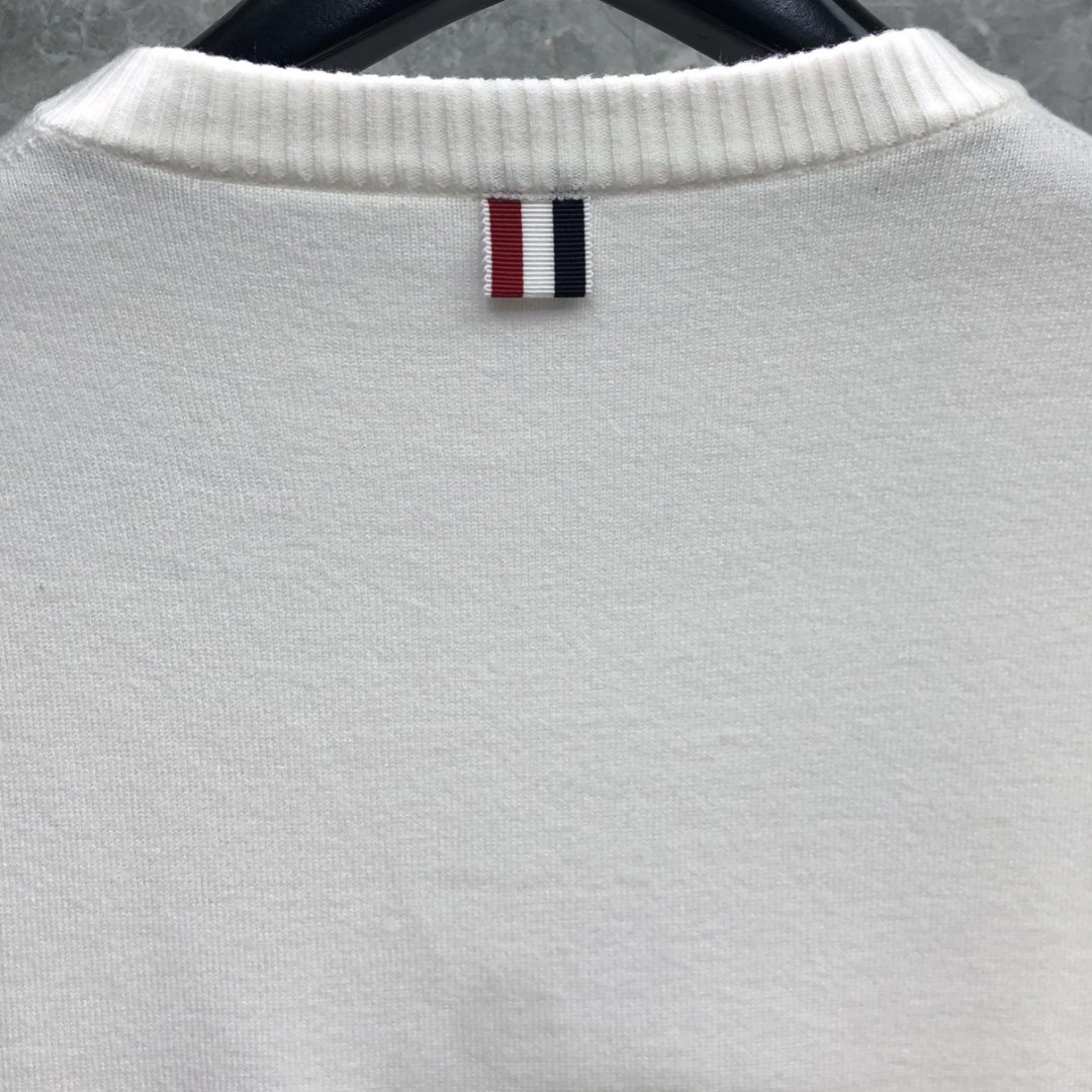 THOM BROWNE 经典袖子白色四条纹小狗嵌花图案毛衣 针织衫 长袖 灰色 藏青色 白色 MKA486A-Y1002-055