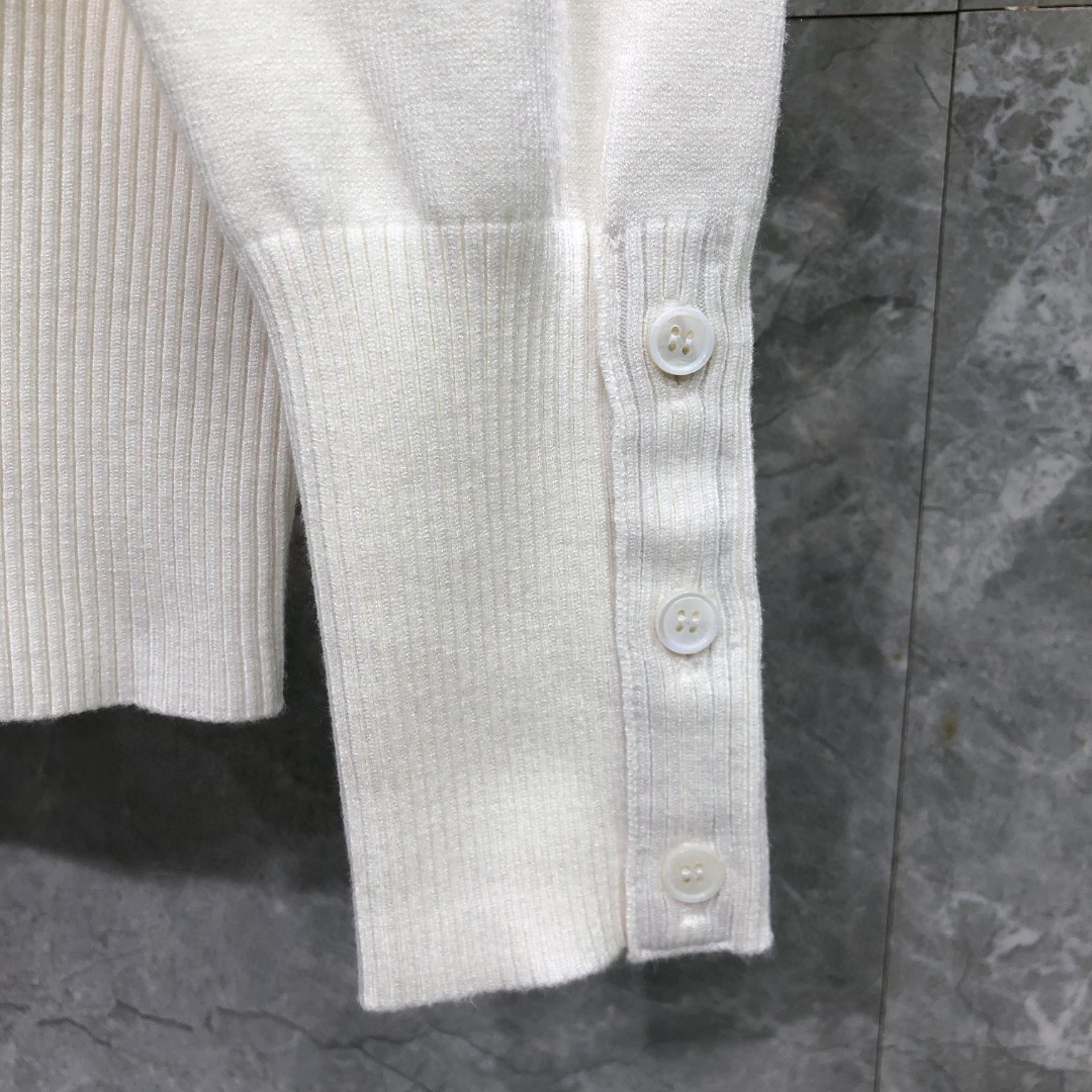 THOM BROWNE 经典袖子白色四条纹小狗嵌花图案毛衣 针织衫 长袖 灰色 藏青色 白色 MKA486A-Y1002-055