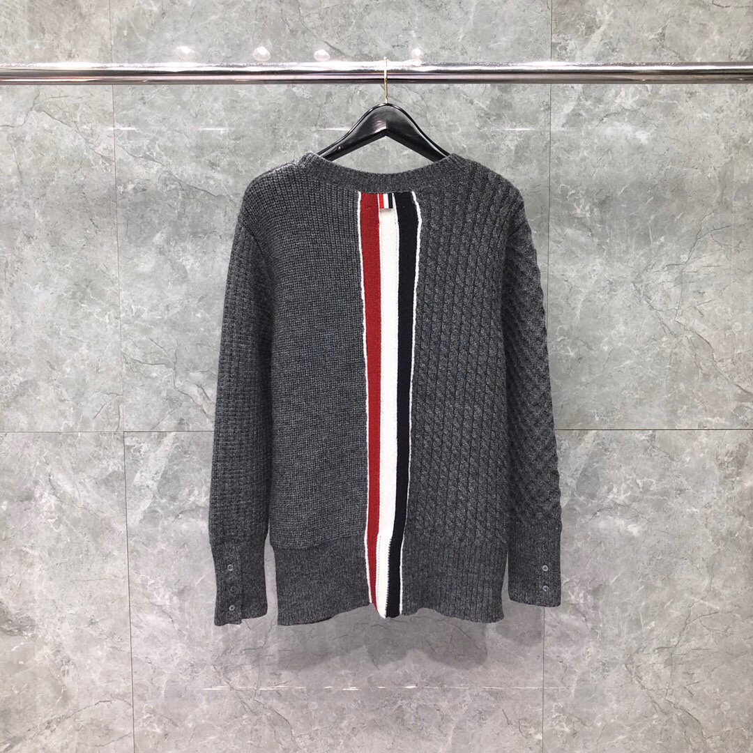 THOM BROWNE 后背三色条纹圆领毛衣 针织衫 长袖 灰色 白色