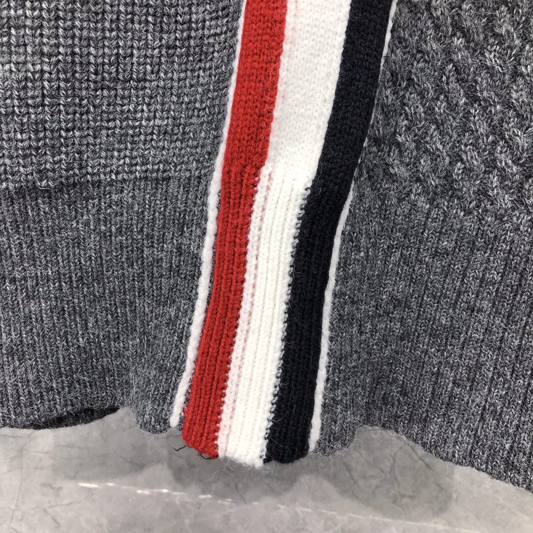THOM BROWNE 后背三色条纹圆领毛衣 针织衫 长袖 灰色 白色