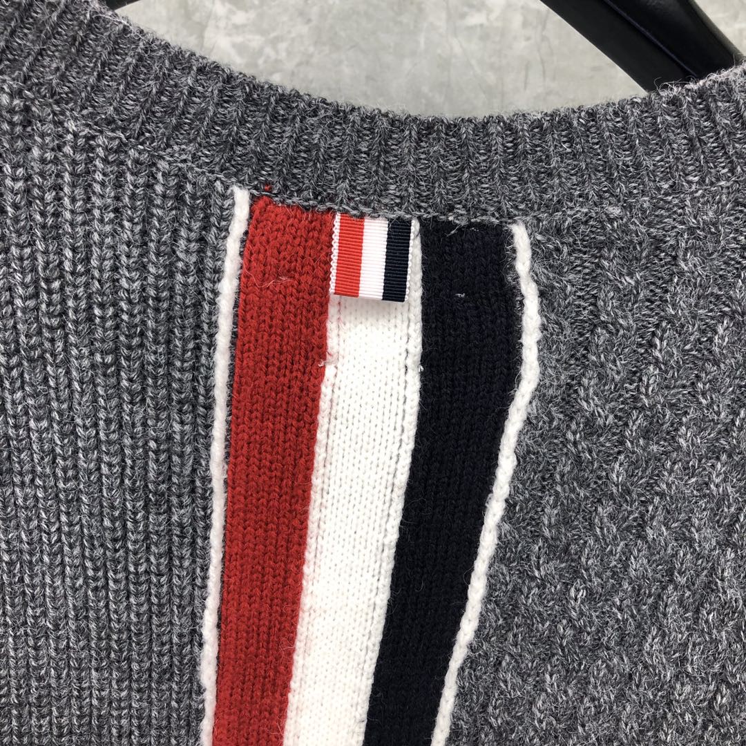 THOM BROWNE 后背三色条纹圆领毛衣 针织衫 长袖 灰色 白色