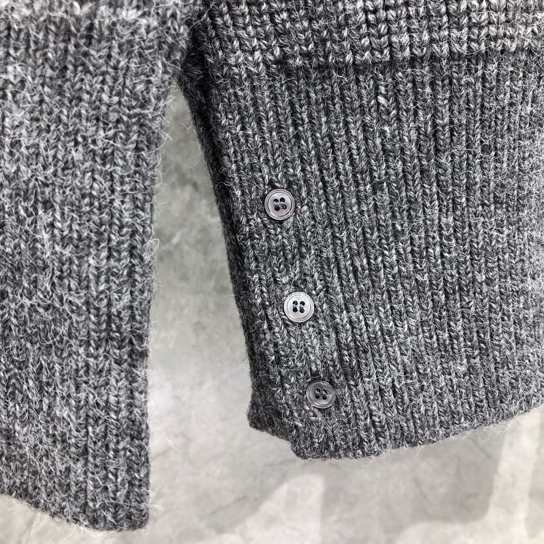 THOM BROWNE 后背三色条纹圆领毛衣 针织衫 长袖 灰色 白色