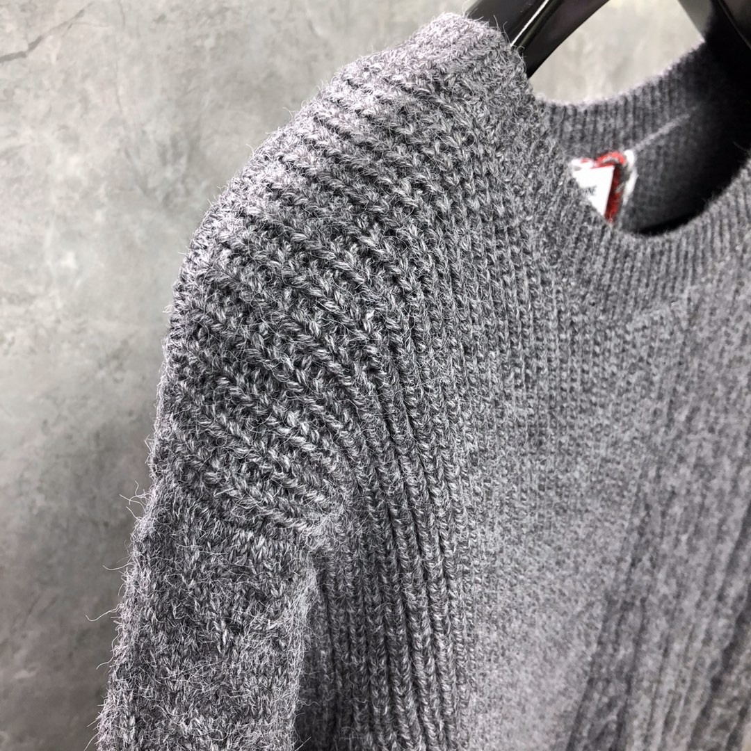 THOM BROWNE 后背三色条纹圆领毛衣 针织衫 长袖 灰色 白色