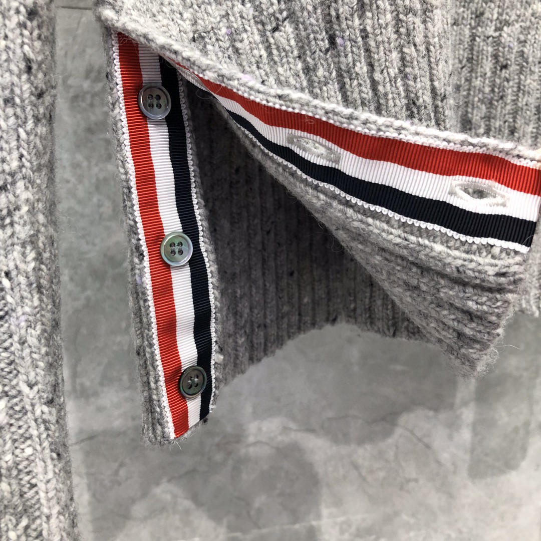 THOM BROWNE 嵌花三色条纹圆领毛衣 针织衫 长袖 浅灰色 深灰色 MKA177A-00278-035