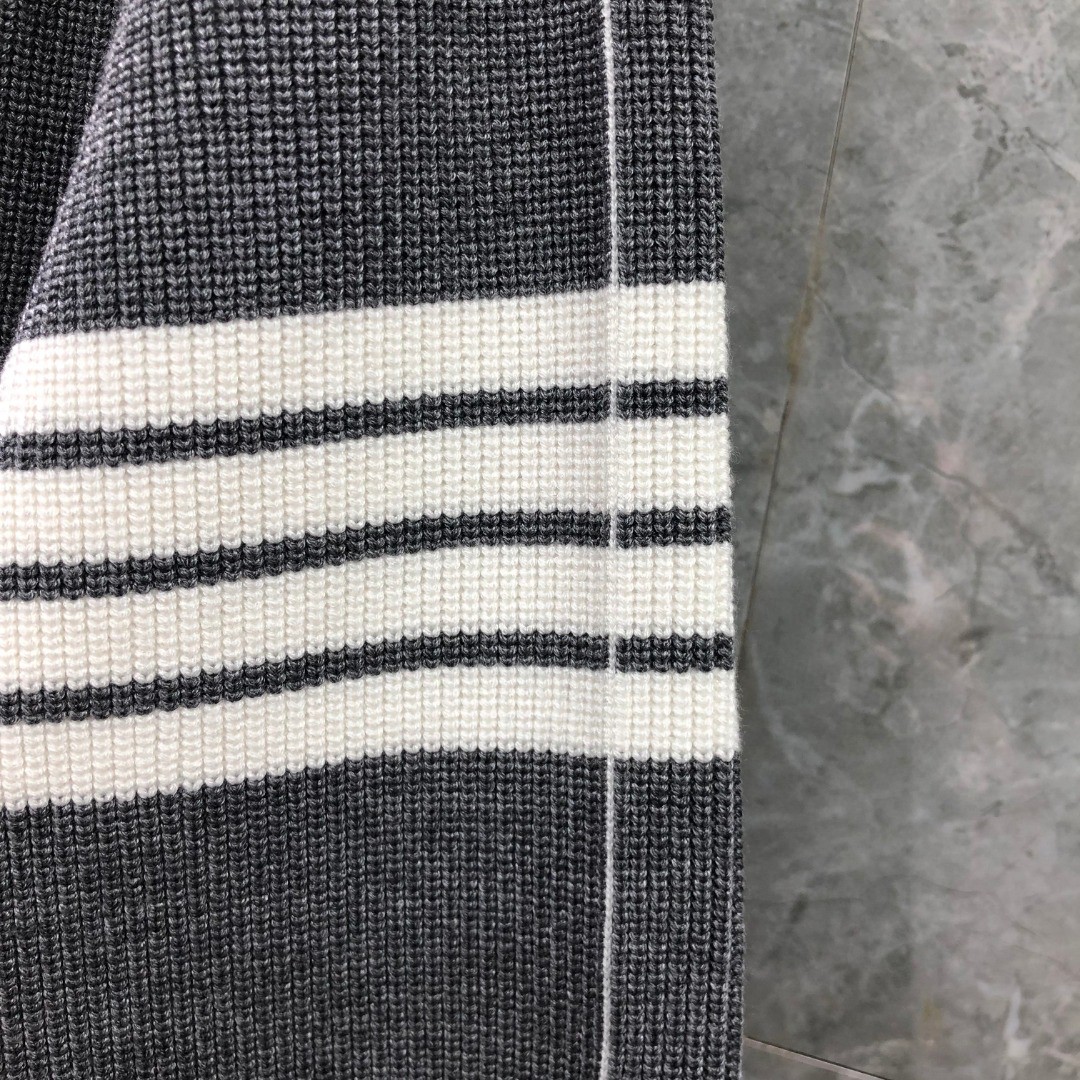 THOM BROWNE 白边细针拼色四杠圆领毛衣 针织衫 长袖 灰色 黑色 墨绿色