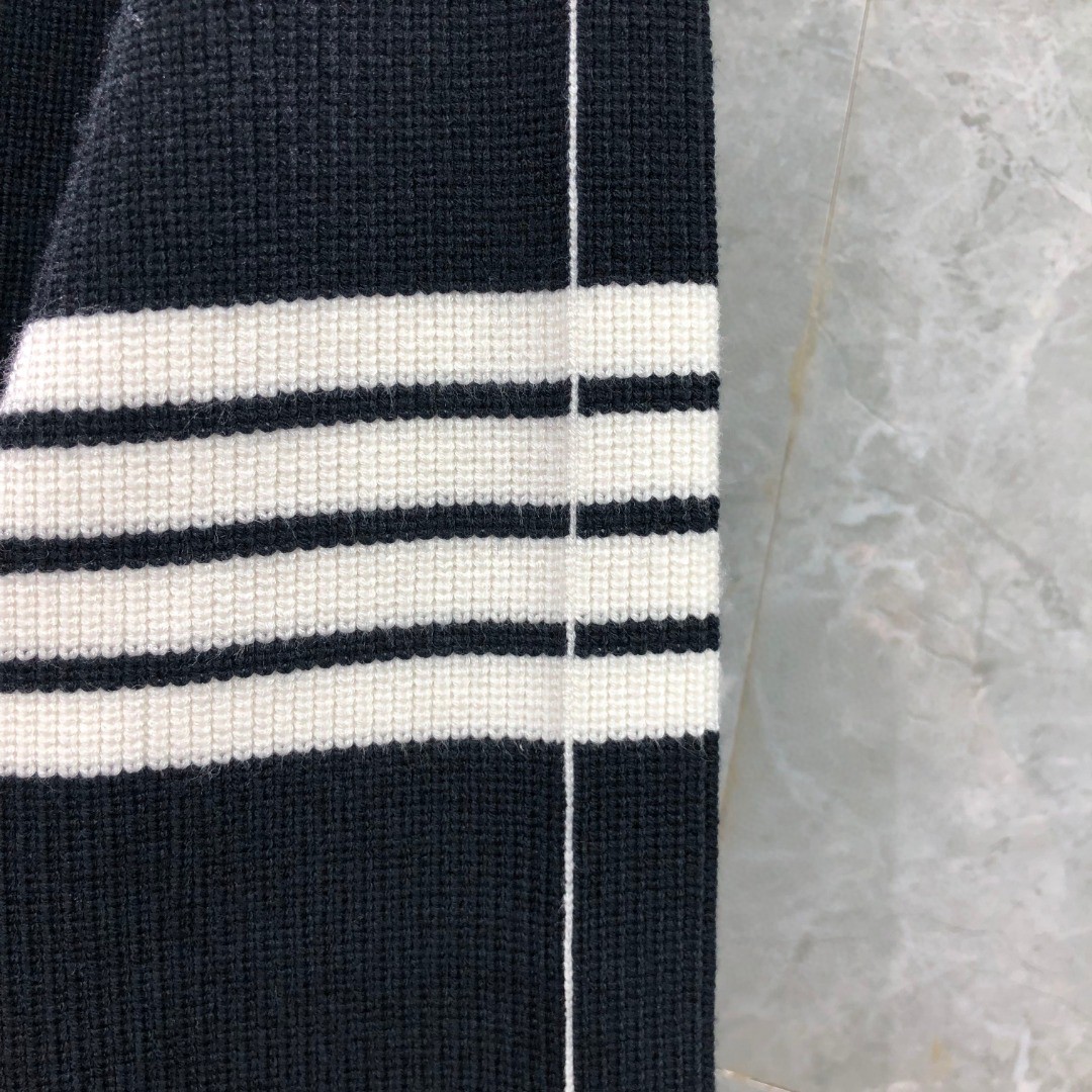 THOM BROWNE 白边细针拼色四杠圆领毛衣 针织衫 长袖 灰色 黑色 墨绿色