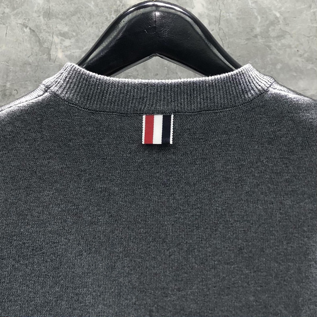 THOM BROWNE 口袋双袖织带圆领毛衣 针织衫 长袖 灰色 白色 藏青色
