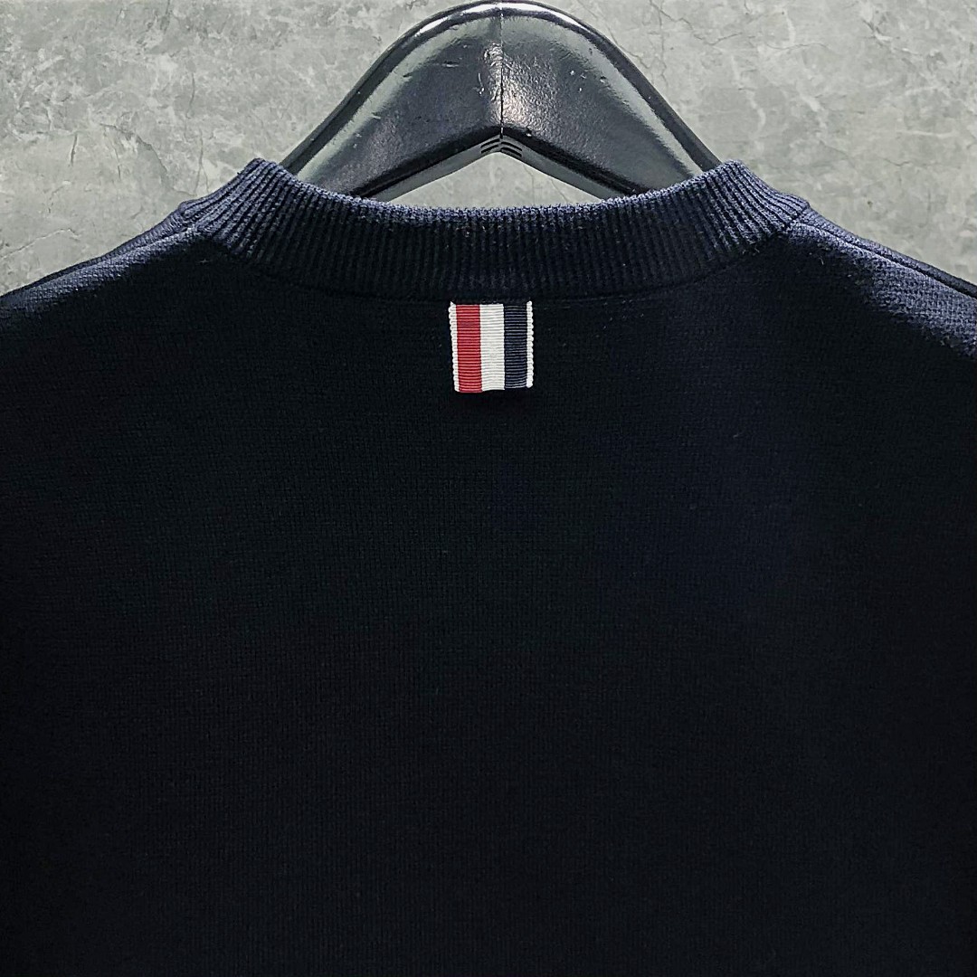 THOM BROWNE 口袋双袖织带圆领毛衣 针织衫 长袖 灰色 白色 藏青色