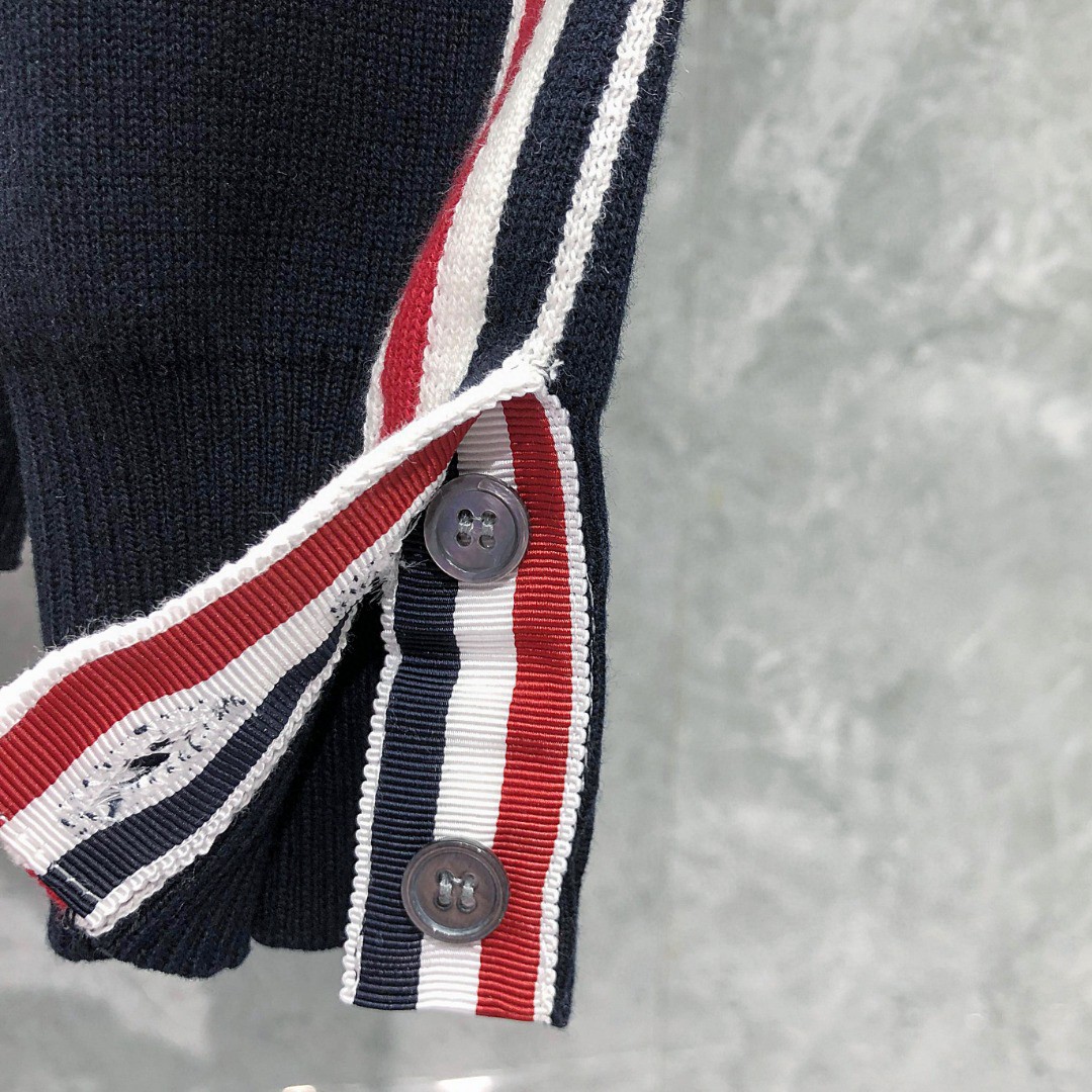 THOM BROWNE 口袋双袖织带圆领毛衣 针织衫 长袖 灰色 白色 藏青色