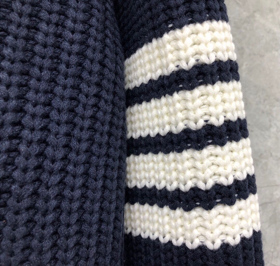 THOM BROWNE 白边粗棒针圆领毛衣 针织衫 长袖 藏蓝色