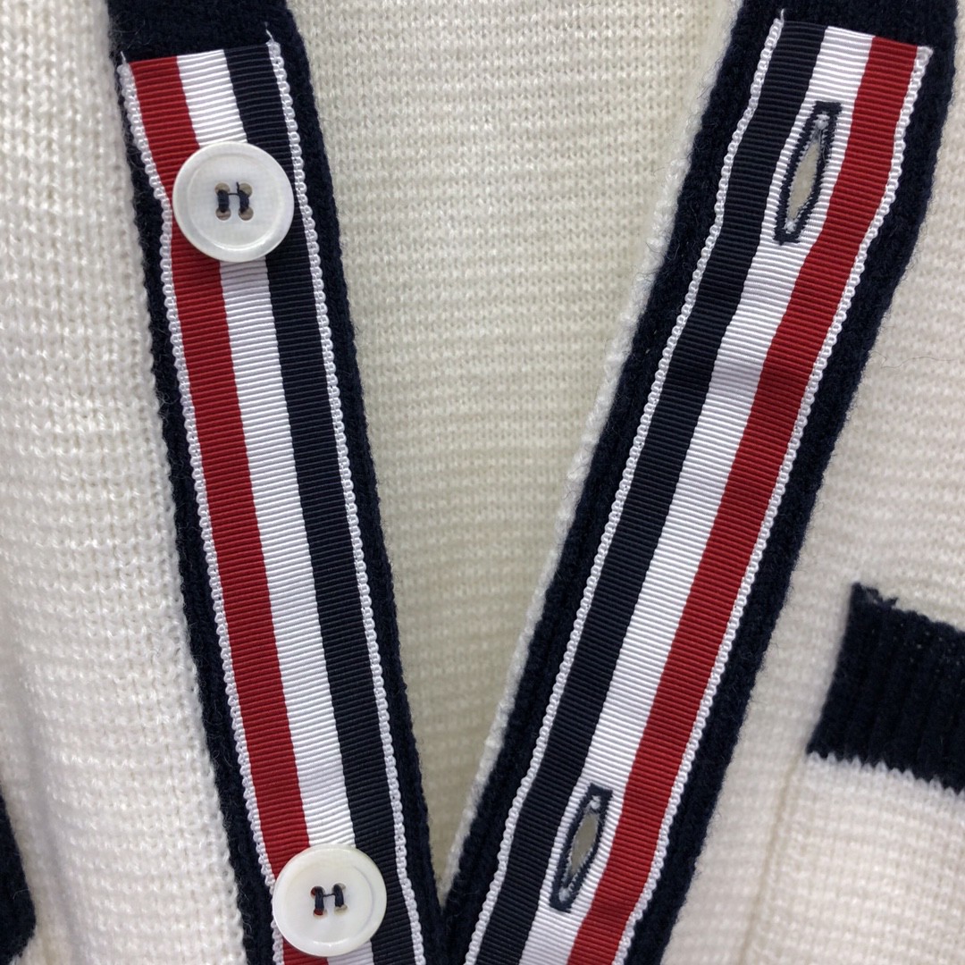 THOM BROWNE 条纹嵌花V领针织开衫 毛衣 针织衫 长袖 白色 