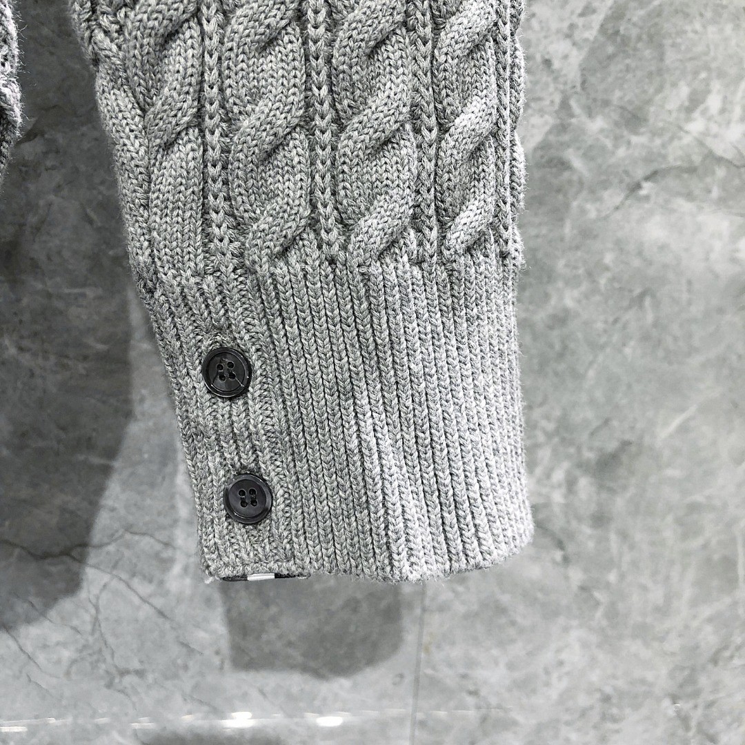 THOM BROWNE 经典四杠粗针麻花圆领毛衣 针织衫 长袖 灰色 白色 藏青色 MKA402A-Y3017-055
